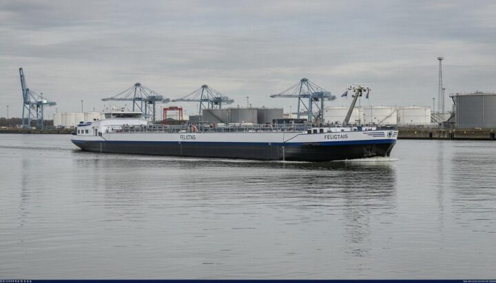 AMS Barging пополнила флот танкером с возможностью работы на метаноле